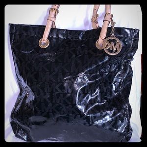 MK Michael Kors Jet Set shiny patent black bag